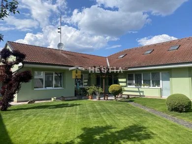 Domy na sprzedaż, 7-pokojowe, Senica · €340 000