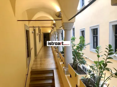 Na prenájom komerčné, 22 m², Bratislava-Staré Mesto, Michalská