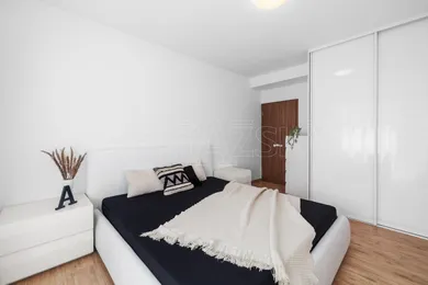 Na prenájom 3-izbový byt, 88 m², Bratislava-Ružinov, Galvaniho