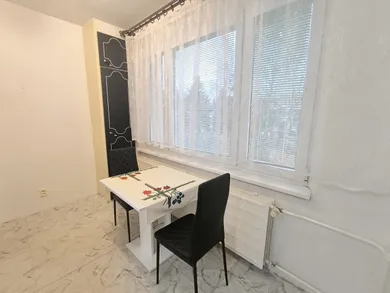 Na prenájom 2-izbový byt, 64 m², Závadka nad Hronom