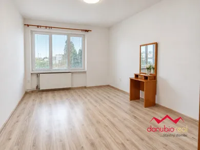 Na prenájom 3-izbový byt, 105 m², Komárno