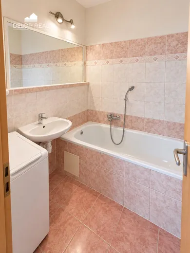 Na predaj 3-izbový byt, 72 m², Nové Zámky, Komárňanská