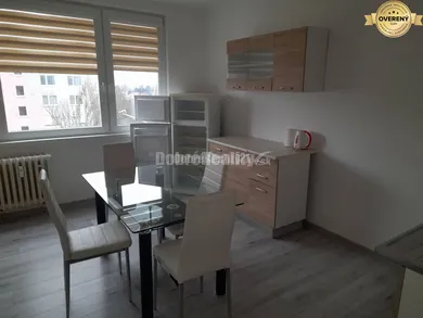 Na prenájom 1-izbový byt, 40 m², Nové Zámky, Cyrilometodská