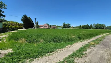 Na predaj pozemok, Veselé