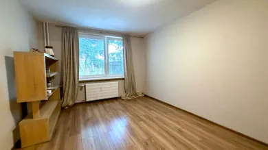 Na prenájom 3-izbový byt, 81 m², Levice, Tekovská ul.