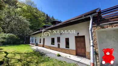 Domy na sprzedaż, 8-pokojowe, Banská Bystrica · €229 900