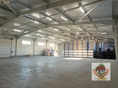 Коммерческие помещения в аренду, Komárno · €6 400