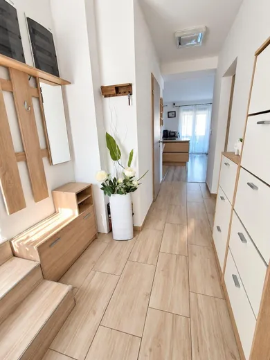 Na predaj 5-izbový dom, 104 m², -