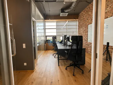 Na prenájom komerčné, 84 m², Bratislava-Ružinov, Karadžičova