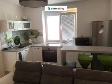 Квартири в оренду, 2-кімнатні, Bratislava-Nové Mesto · €600