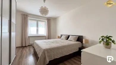 Na prenájom 2-izbový byt, 77 m², Trenčín, Piešťanská
