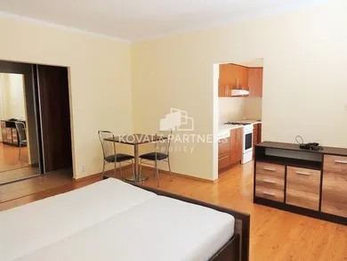 Byty na prenájom 1-izbový, Levice · €450