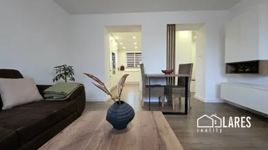 Na prenájom 2-izbový byt, 61 m², Prievidza, Krajná