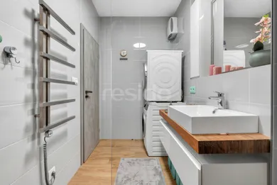 Na predaj 2-izbový byt, 61 m², Bratislava-Nové Mesto, Ďumbierska
