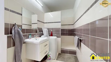 Na predaj 3-izbový byt, 72 m², Komárno, Biskupa Királya