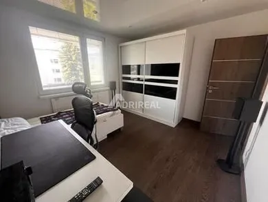 Na predaj 3-izbový byt, 68 m², Banská Bystrica, Tulská