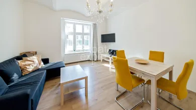 Mieszkania na wynajem, 2-pokojowe, Bratislava-Staré Mesto · €800