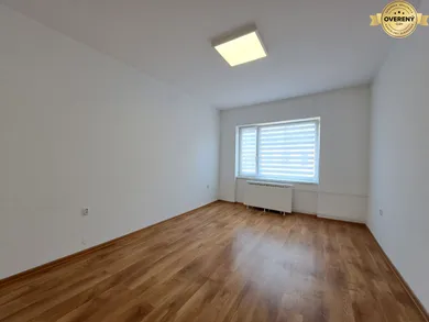 Na prenájom 3-izbový byt, 100 m², Poprad, Námestie sv. Egídia