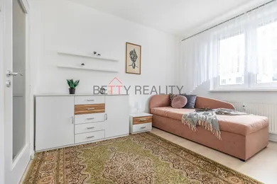 Na predaj 3-izbový byt, 61 m², Bratislava-Rača, Sadmelijská