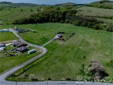 Na predaj pozemok, 911 m², Ratka