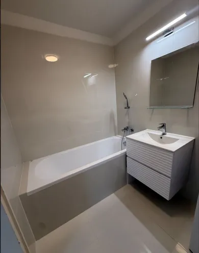 Na prenájom 3-izbový byt, 60 m², Bratislava-Staré Mesto, Grösslingova