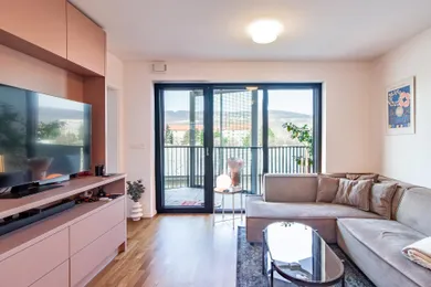 Na prenájom 2-izbový byt, 43 m², Bratislava-Nové Mesto, Račianska