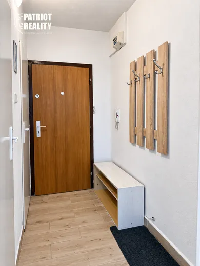 Na prenájom 1-izbový byt, 35 m², Levice, Perecká ul.