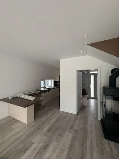 Na predaj 4-izbový dom, 49 m², Rovinka, Zelená