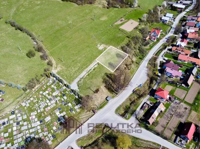 Na predaj pozemok, 121 m², Horný Vadičov