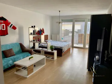 Na prenájom 1-izbový byt, 40 m², Bratislava-Ružinov, Križovatkách