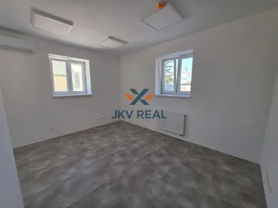 Na prenájom objekt, 23 m², Hlohovec, Pribinova