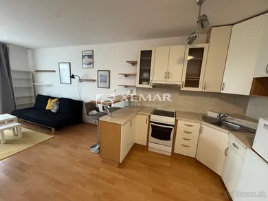 Mieszkania na sprzedaż, 2-pokojowe, Banská Bystrica · €700