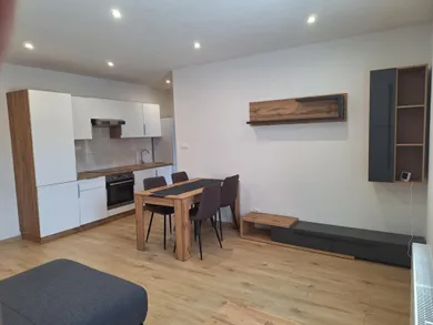 Квартири в оренду, 2-кімнатні, Brezno · €530