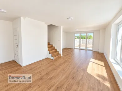 Na predaj 3-izbový dom, 270 m², Šamorín, Hlavná