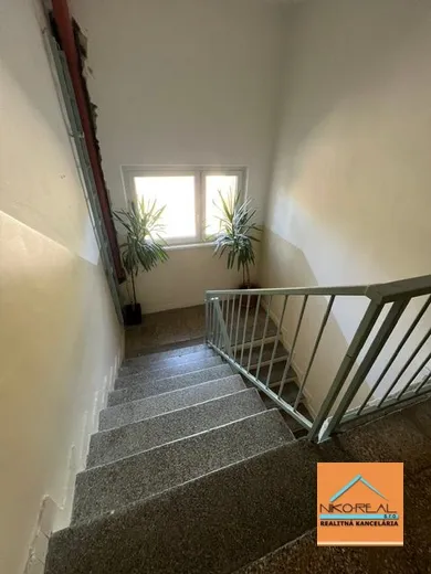 Na predaj 3-izbový byt, 47 m², Bratislava-Dúbravka, Bullova