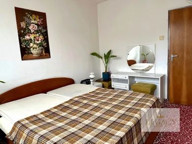 Na predaj 4-izbový byt, 75 m², Bratislava-Petržalka, Medveďovej