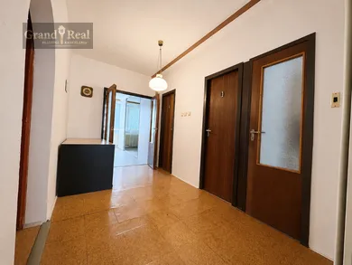 Na predaj 3-izbový byt, 75 m², Bratislava-Petržalka, Šustekova