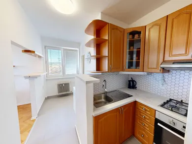 Na prenájom 2-izbový byt, 60 m², Pezinok, 1. mája