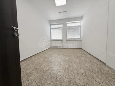 Na prenájom komerčné, 17 m², Dunajská Streda, Letištná
