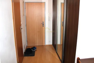 Na prenájom 1-izbový byt, 47 m², Bratislava-Petržalka, Záporožská
