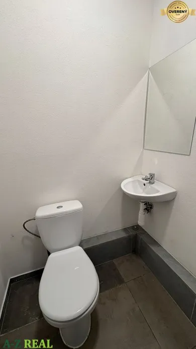 Na prenájom komerčné, 175 m², Bratislava-Ružinov