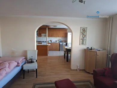 Na predaj dom, 300 m², Neverice