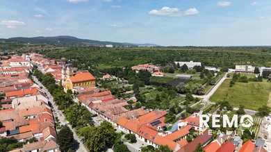 Na predaj pozemok, Modra