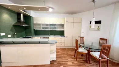 Na prenájom 2-izbový byt, 70 m², Bratislava-Staré Mesto