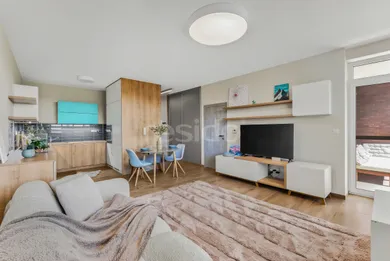 Na predaj 2-izbový byt, 61 m², Bratislava-Nové Mesto, Ďumbierska
