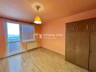 Na predaj 2-izbový byt, 68 m², Nové Zámky, -