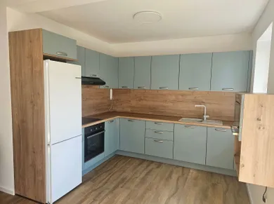 Na prenájom 3-izbový byt, 90 m², Bratislava-Vrakuňa, Anízová