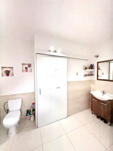 Na predaj 2-izbový byt, 63 m², Komárno