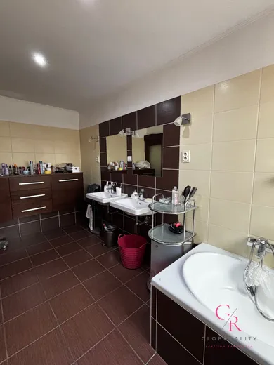 Na predaj 3-izbový dom, 115 m², Levice