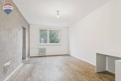 Na prenájom byt v Bratislava-Dúbravka · €950 · Čiastočná rekonštrukcia